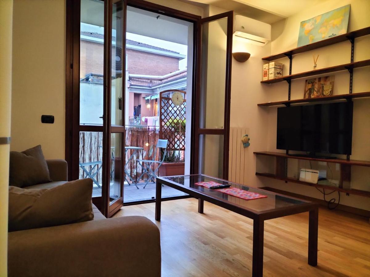 Big Bright Flat In Milano Close To Loreto Square, Milan